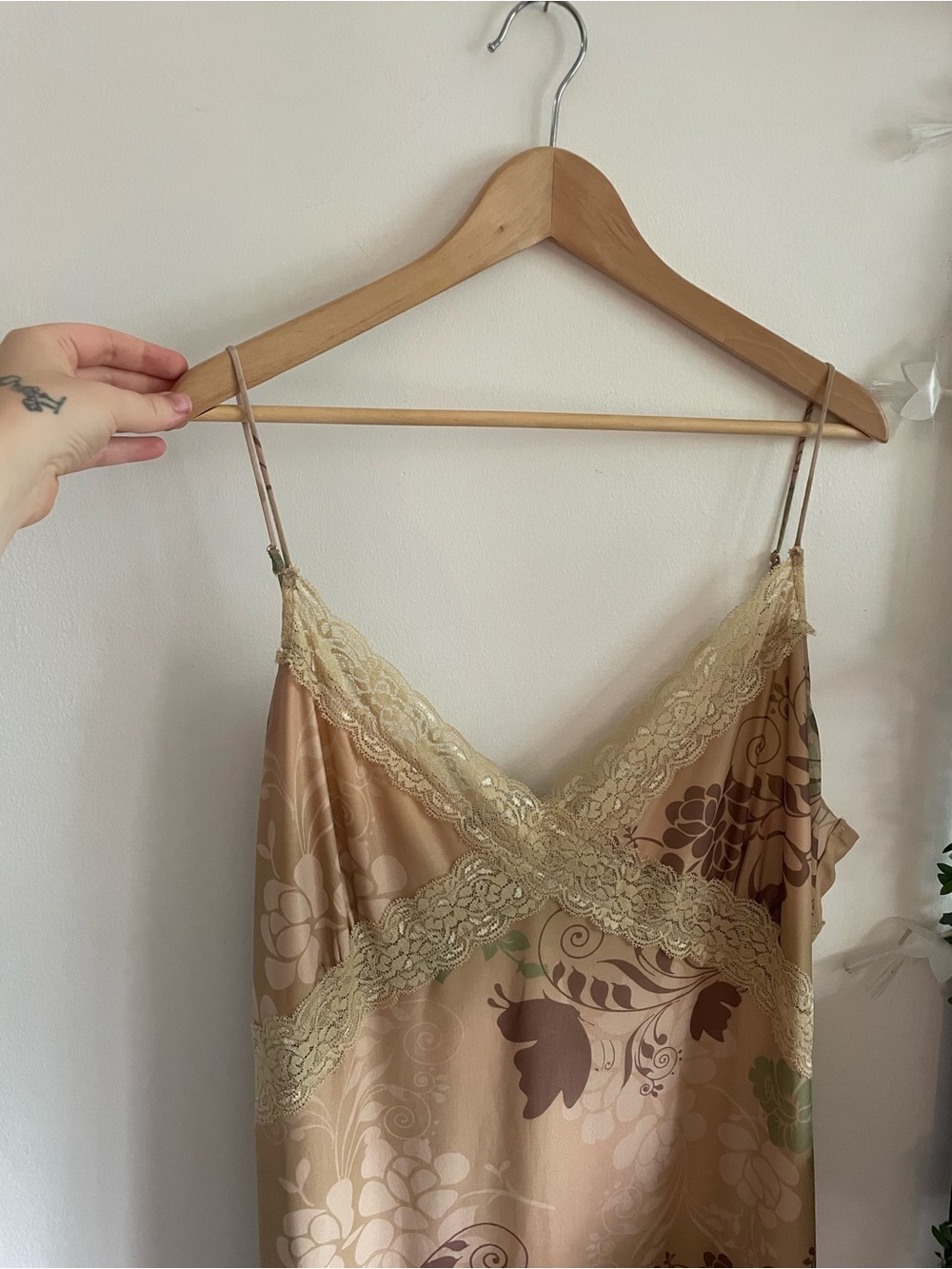Princess Polly Fairy Grunge Whimsical Y2K Beige Floral Satin Lace Slip Dress 18 - Picture 6 of 9
